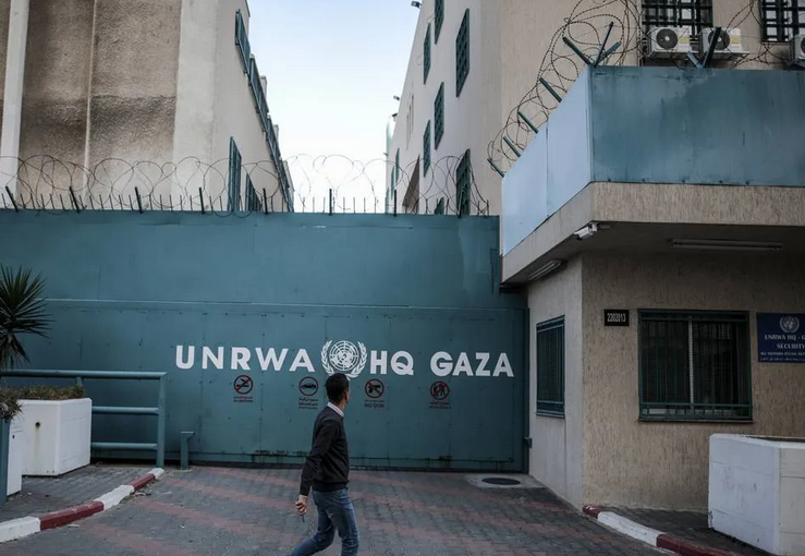 PA holds UNRWA commissioner responsible for cessation of services in refugee camps