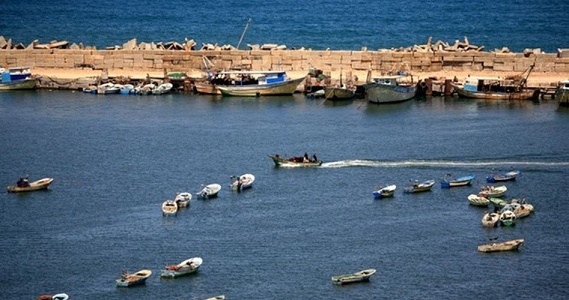 Gaza fishermen bid farewell to the fishing season