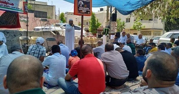 Palestinians demonstrate in Abu Dis in support of prisoners