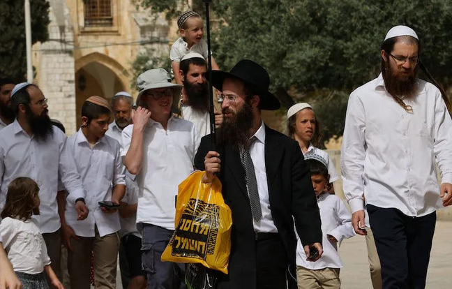 For the first time ever, Israeli settlers raid Al-Aqsa Mosque via Lions Gate