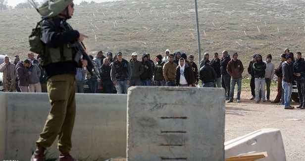 IOF rounds up 34 Palestinian workers