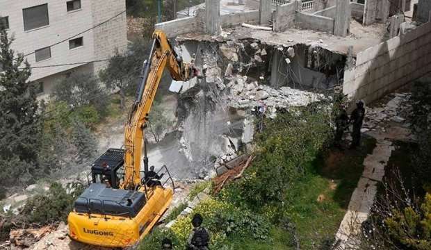 IOA orders Jerusalemite to raze his own house in Silwan