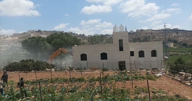 IOF demolishes Palestinian house east of al-Khalil