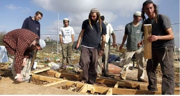 More than 100 settlers raid western Ramallah