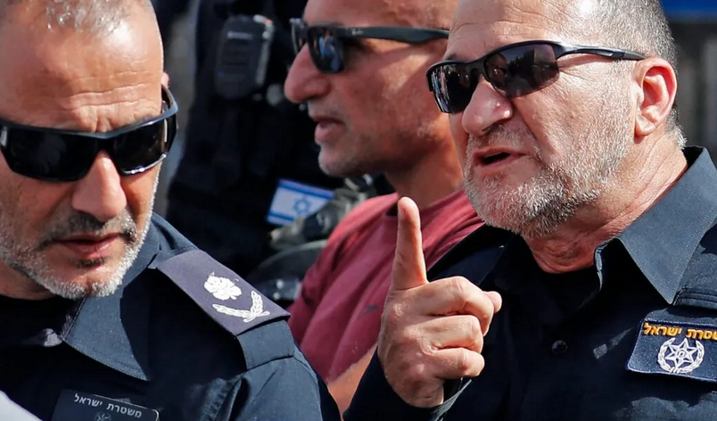 Israeli police chief urges Israelis who hold firearms licenses to carry guns
