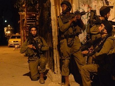 IOF arrest 11 Palestinians in West Bank raid