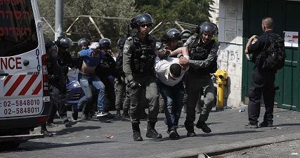 IOF kidnaps two young men in Abu Dis town