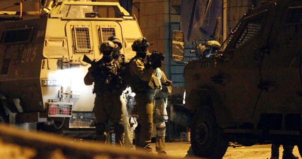 14 Palestinians kidnaped by IOF in W. Bank raids