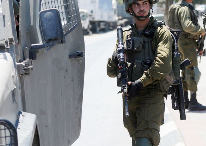 Dozens suffer from tear gas during clashes with IOF in Beit Ummar