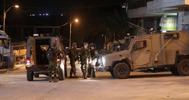 IOF storms Nablus, clashes erupt