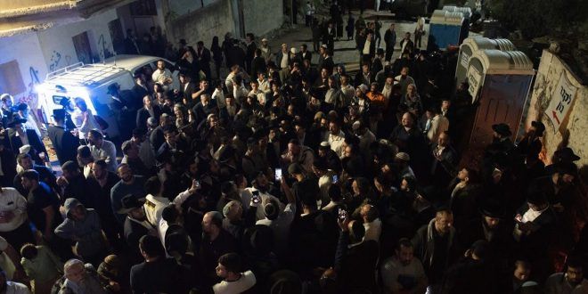 600 settlers storm West Bank town under military protection