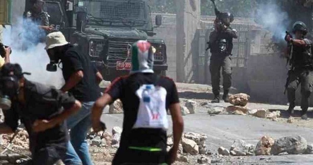 IOF clashes with youths, raids prisoners house in Qaffin town