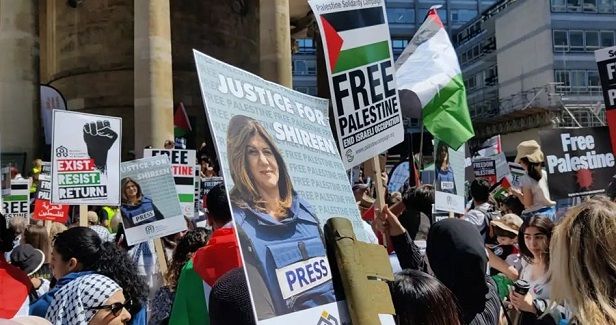 Thousands march in London in solidarity with Palestinians