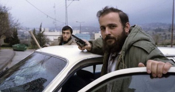 Settlers give chase to Palestinian children