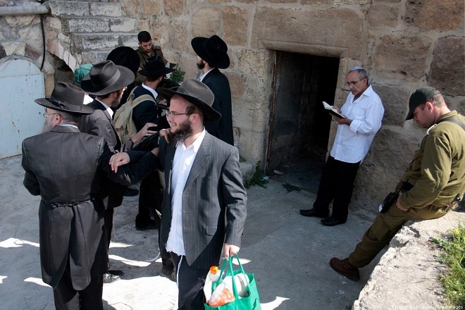 12,000 Jewish Israel settlers raid historic West Bank cemetery