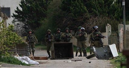 IOF injures two Palestinians in confrontations near Jerusalem