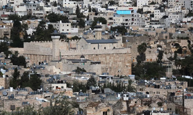 Israel bans Muslims from Ibrahimi Mosque