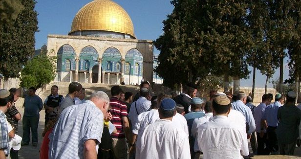 Israeli settlers break into 3rd holiest site in Islam