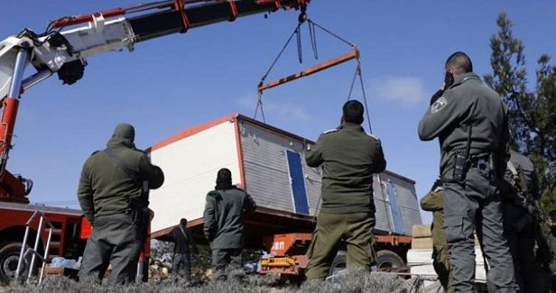 Israeli settlers set up caravan on confiscated Palestinian land