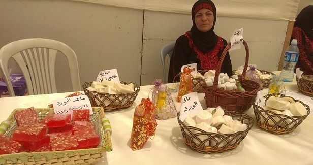 Jerusalemites bring Al-Amoud Gate to Nablus