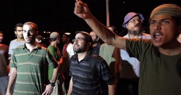 Jewish settlers savagely attack Palestinian homes in al-Khalil