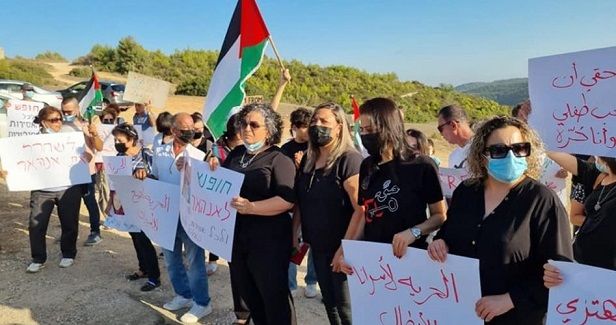 Dozens rallies outside Damon to demand release of pregnant detainee