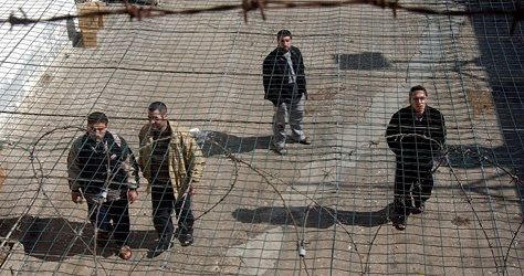 Hamas prisoners threaten protest steps against solitary confinement