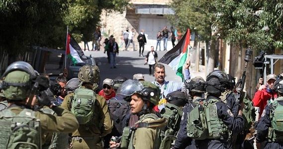 Israeli forces quell solidarity march with prisoners in Qalandiya