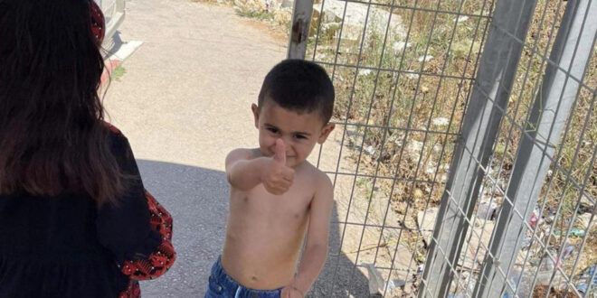 IOF soldiers force mother to undress her toddler for wearing T-shirt with riffle drawing