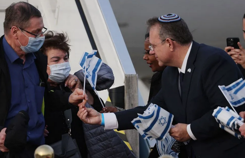 Israel prepares to give citizenship to 100,000 Ukrainians