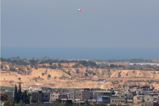 Israel bombs Gaza militants in response to fire balloons