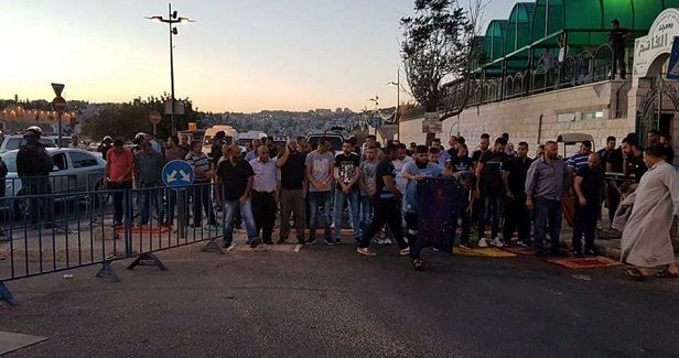 Israeli police close Aqsa Mosque for Isha prayer