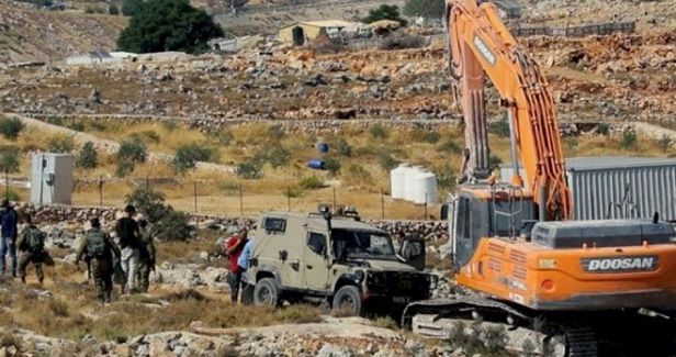 Israeli army razes water tank in Khader town
