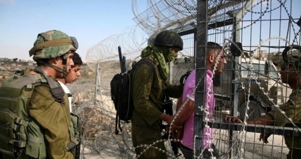 Two Gaza young men arrested near border fence