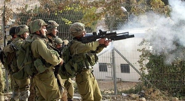 Hebron: IOF fire teargas near schools