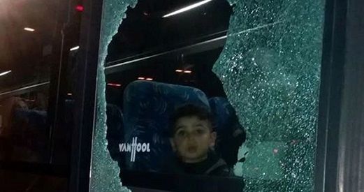 Settlers attack kindergarten school bus with stones in Salfit