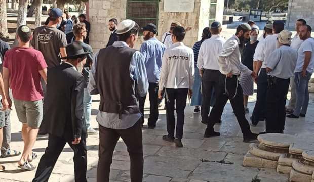 79 settlers defile Aqsa Mosque under police guard