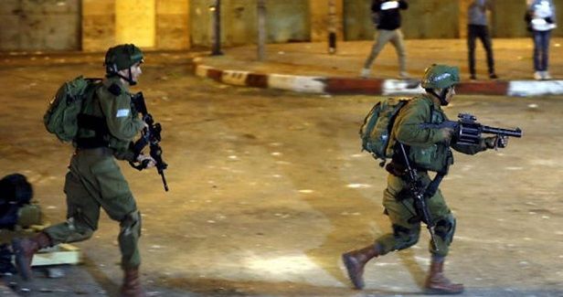 Palestinian young men clash with IOF in W. Bank and J�lem