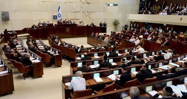 Knesset approves bill to deduct PA payment to prisoners.