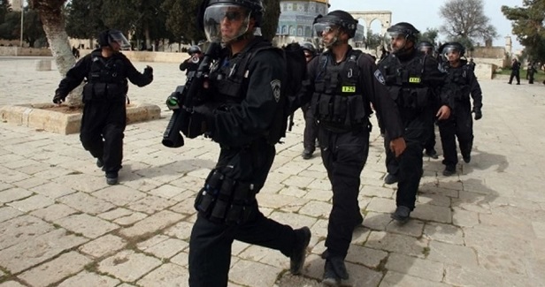 Settlers act provocatively at Aqsa Mosque, defile its sanctity