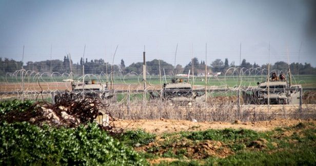 IOF detains Gazan after crossing border