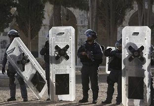 AMNESTY : Israeli forces attack peaceful crowds at Jerusalem holy site