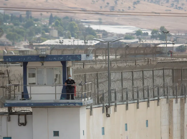 Palestine prisoner dies in unclear circumstances inside Israeli jail