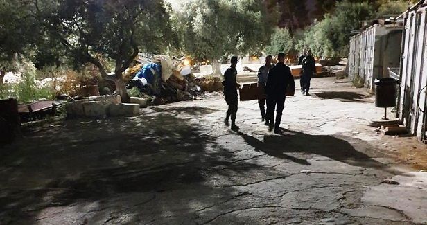 Israeli police seize more furniture from Bab al-Rahma