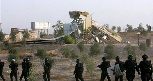 22 families homeless as Israelis pull down Araqeeb village