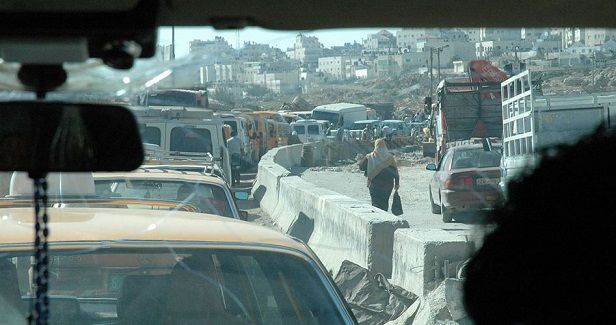 Israeli road obstacles still ongoing in northwest of Ramallah
