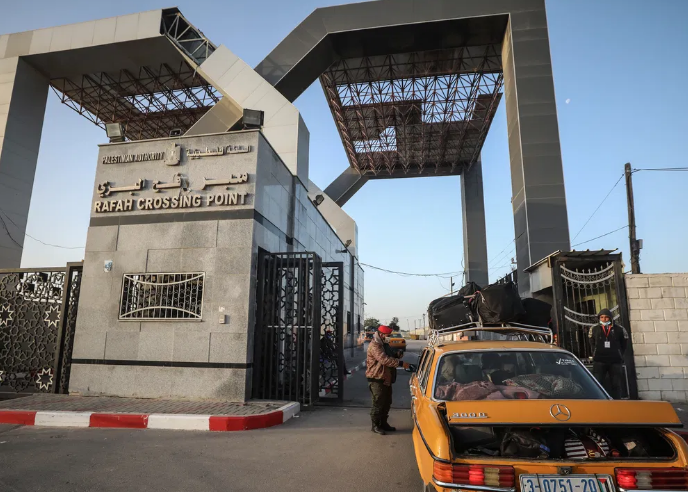 2,000 people leave Gaza in two days as Egypt crossing opens