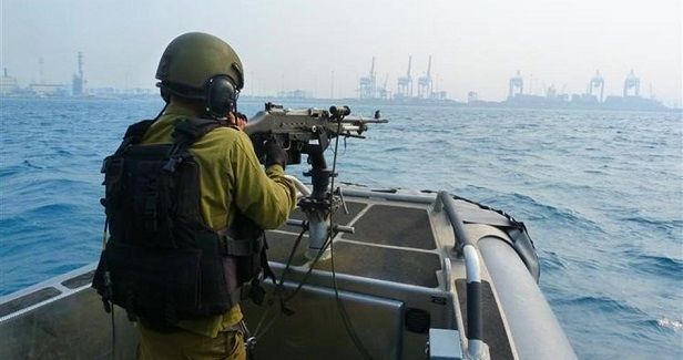 IOF attacks, sinks fishing boat in Gaza waters