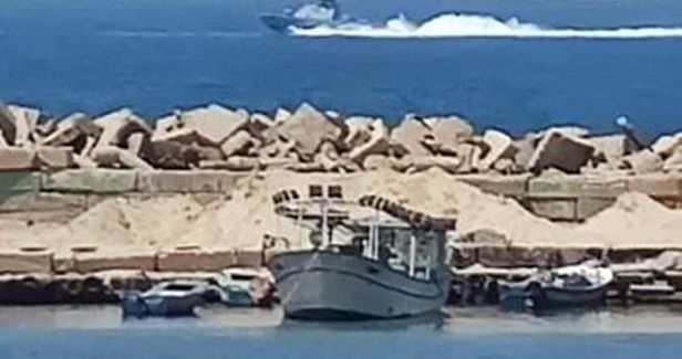Israeli gunboats target fishermen's boats in northern Gaza