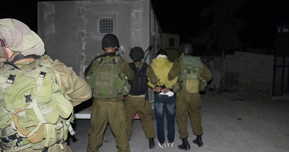 Three Palestinians kidnapped by IOF in Azzun town